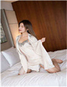 欧美在线无码的/老师迈开腿让尝尝草莓作文